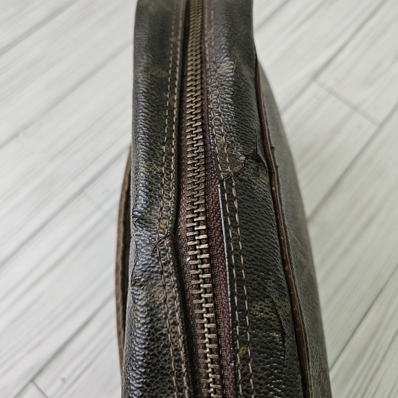 Louis Vuitton 1989 Compiege 23 Clutch Handbag in Monogram Canvas and Leather - Picture 10 of 15